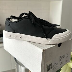 New in original box rag and bone standard issue lace up in black leather size 9
